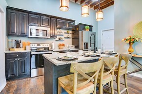 Dtwn Loft in the Heart of Monett: Pets Welcome!