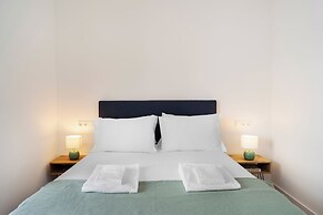 Faro DAZ House by Get Your Stay