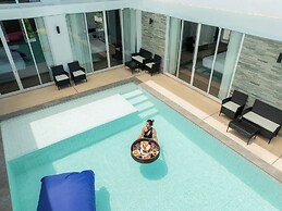 Aurora - 6BR Luxury Villa in Phuket