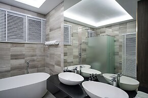 Aurora - 6BR Luxury Villa in Phuket