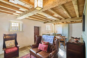 Host Stay Potters Cottage