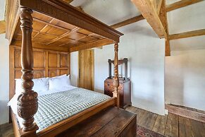 Host Stay Potters Cottage