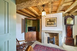 Host Stay Potters Cottage