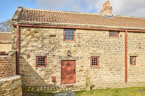 Host Stay Potters Cottage