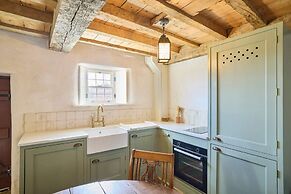 Host Stay Potters Cottage