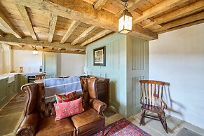 Host Stay Potters Cottage