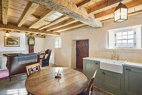 Host Stay Potters Cottage