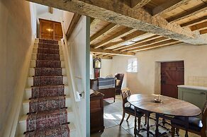 Host Stay Potters Cottage