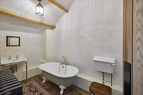 Host Stay Potters Cottage