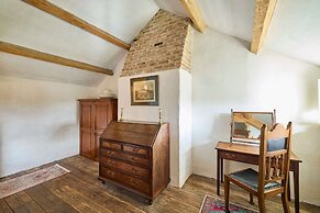 Host Stay Potters Cottage