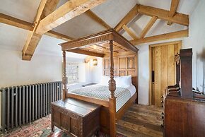 Host Stay Potters Cottage