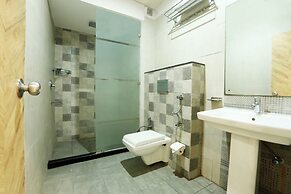 Hotel Emerald Suites & Banquet