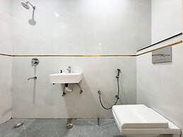 Hotel Emerald Suites & Banquet