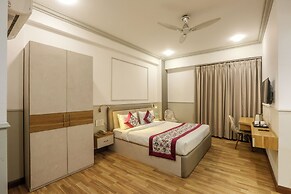 Hotel Emerald Suites & Banquet