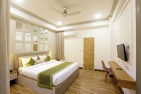 Hotel Emerald Suites & Banquet