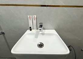 Hotel Emerald Suites & Banquet