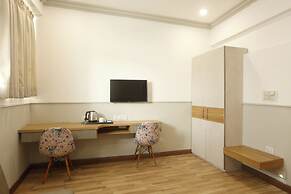 Hotel Emerald Suites & Banquet