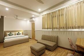 Hotel Emerald Suites & Banquet