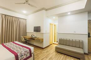 Hotel Emerald Suites & Banquet