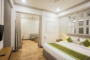 Hotel Emerald Suites & Banquet