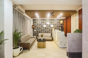 Hotel Emerald Suites & Banquet