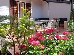 Sunny Street Holiday Home