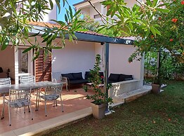 Sunny Street Holiday Home