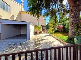 Sunny Street Holiday Home