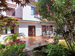 Sunny Street Holiday Home