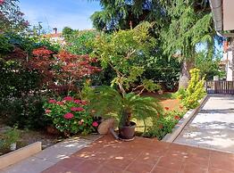 Sunny Street Holiday Home