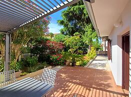 Sunny Street Holiday Home