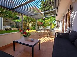 Sunny Street Holiday Home