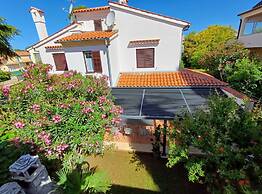 Sunny Street Holiday Home