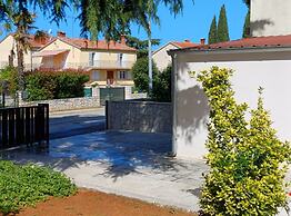 Sunny Street Holiday Home