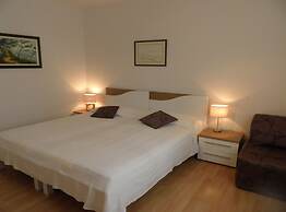 Sunny Street Holiday Home