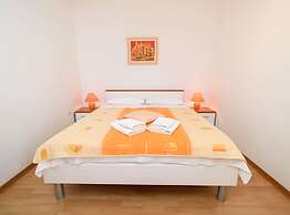 Sunny Street Holiday Home