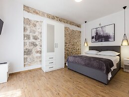 Charming Retreat With Lush Garden, BBQ & Sunlit Terrace Near Bibinje B