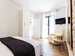 Charming Retreat With Lush Garden, BBQ & Sunlit Terrace Near Bibinje B