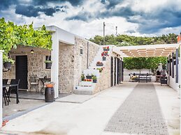 Charming Retreat With Lush Garden, BBQ & Sunlit Terrace Near Bibinje B