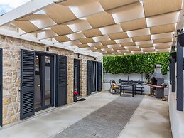 Charming Retreat With Lush Garden, BBQ & Sunlit Terrace Near Bibinje B