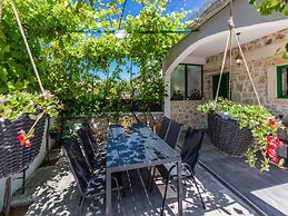 Charming Retreat With Lush Garden, BBQ & Sunlit Terrace Near Bibinje B