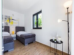 Charming Retreat With Lush Garden, BBQ & Sunlit Terrace Near Bibinje B