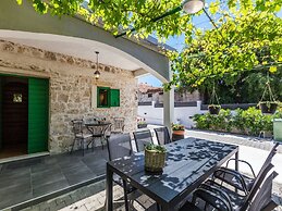 Charming Retreat With Lush Garden, BBQ & Sunlit Terrace Near Bibinje B