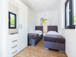 Charming Retreat With Lush Garden, BBQ & Sunlit Terrace Near Bibinje B