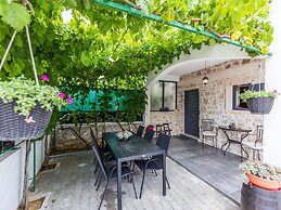 Charming Retreat With Lush Garden, BBQ & Sunlit Terrace Near Bibinje B