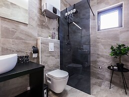 Charming Retreat With Lush Garden, BBQ & Sunlit Terrace Near Bibinje B