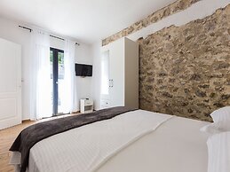 Charming Retreat With Lush Garden, BBQ & Sunlit Terrace Near Bibinje B