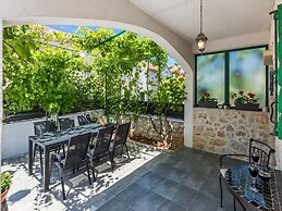 Charming Retreat With Lush Garden, BBQ & Sunlit Terrace Near Bibinje B