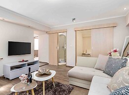 Modern Comfort With Shared Pool & Lush Green Surroundings in Kastav