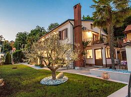 Modern Comfort With Shared Pool & Lush Green Surroundings in Kastav